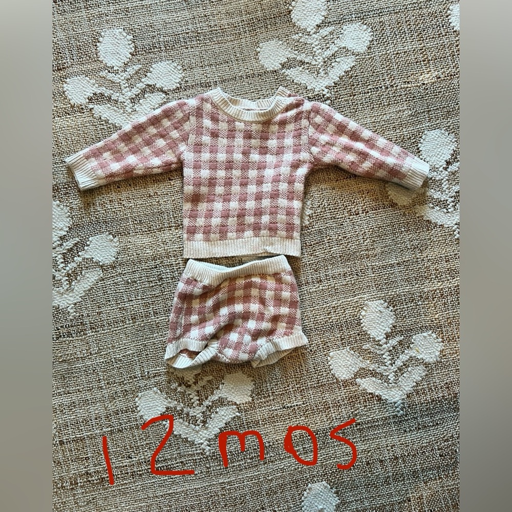 Matching set - Bebe organic sweater, shorts, hat